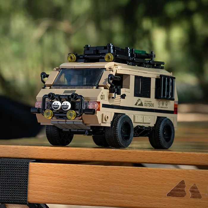 MITSUBISHI DELICA CAMPER WITH DISPLAY CONTAINER brick model kit